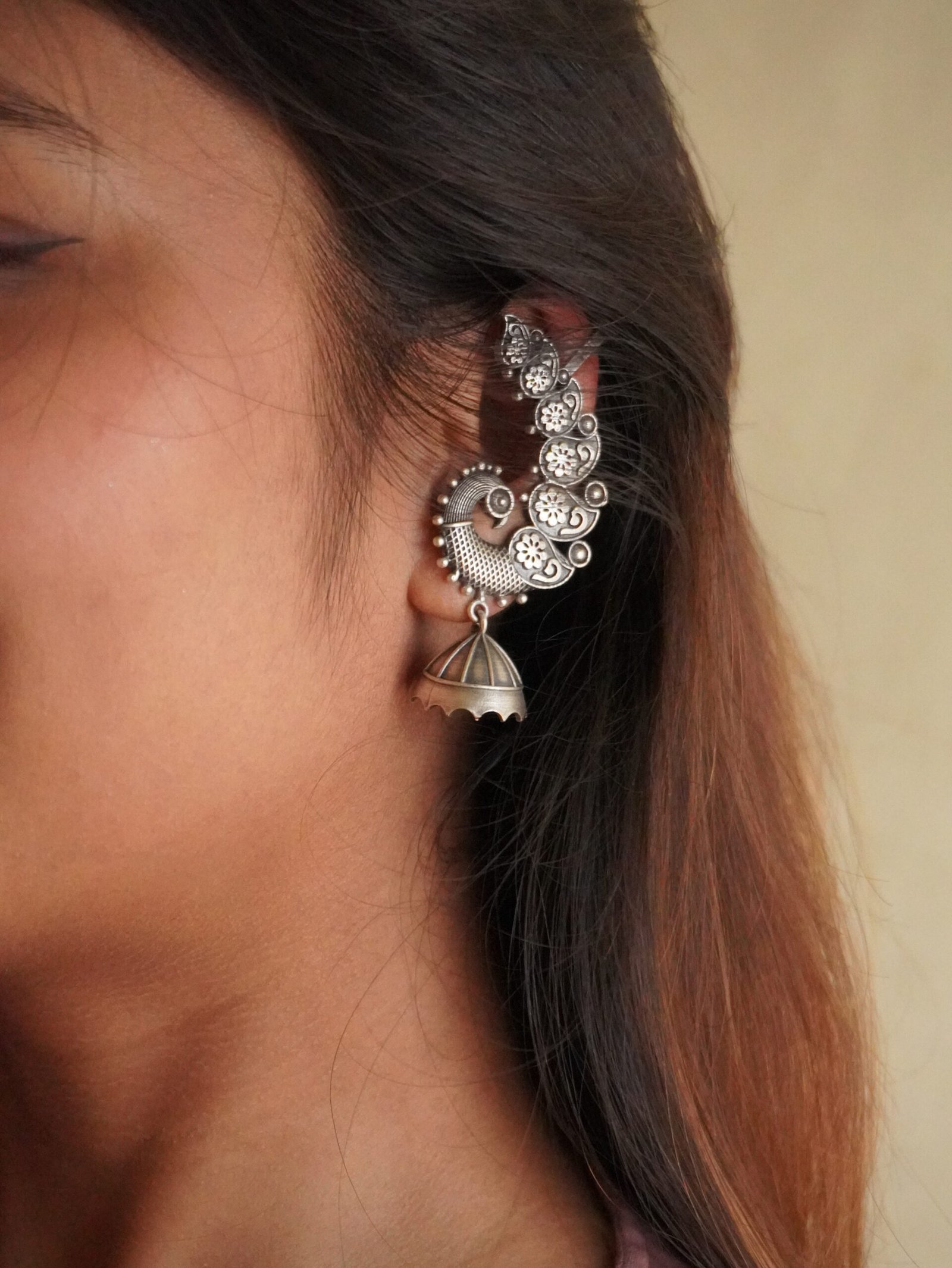 Peacock Vine Earcuff - Image 2