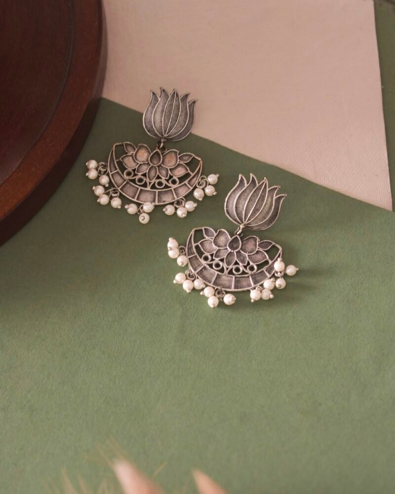 Silver Kamal Earrings